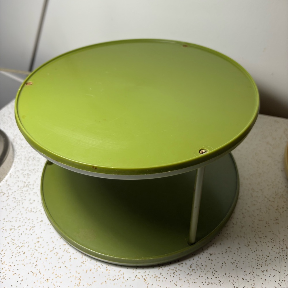 Vintage 70s Rubbermaid Lazy Susan/ carousel